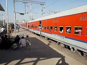 11054 Azamgarh–Mumbai LTT Weekly Express – General Deen Dayalu coach