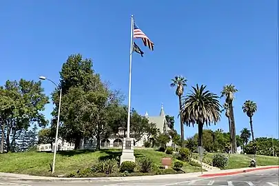 Entry near Wilshire Boulevard