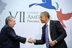 Photo of Obama shaking hands with the Cuban president