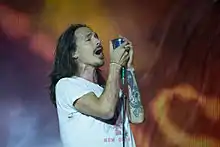 Boyd performing with Incubus in 2012