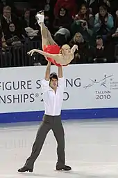 A carry lift with the man in a spread eagle(Maria Mukhortova & Maxim Trankov)