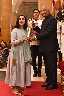  Woman receives award from Indian president